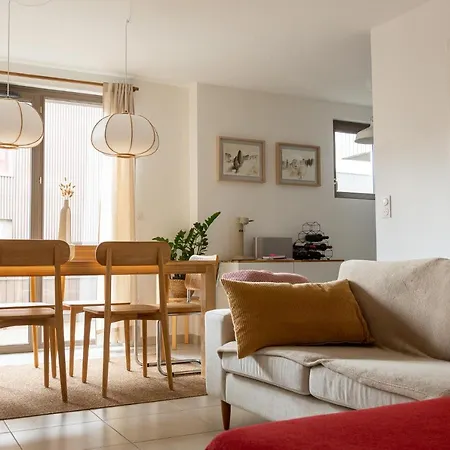 Apartment Avec Parking Couvert